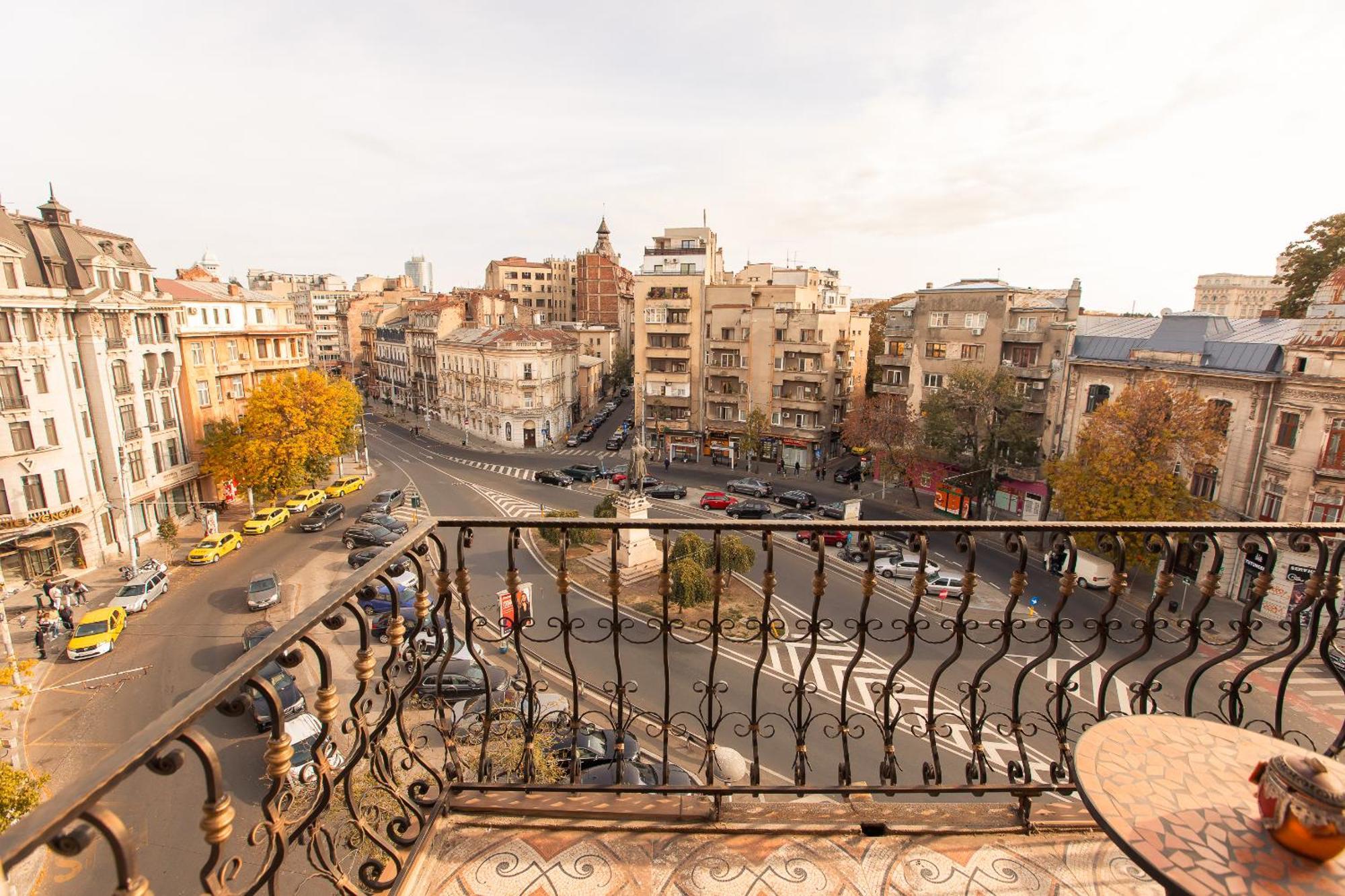 Hidden Gem Antique Apt With Stunning City Views Bucarest Extérieur photo
