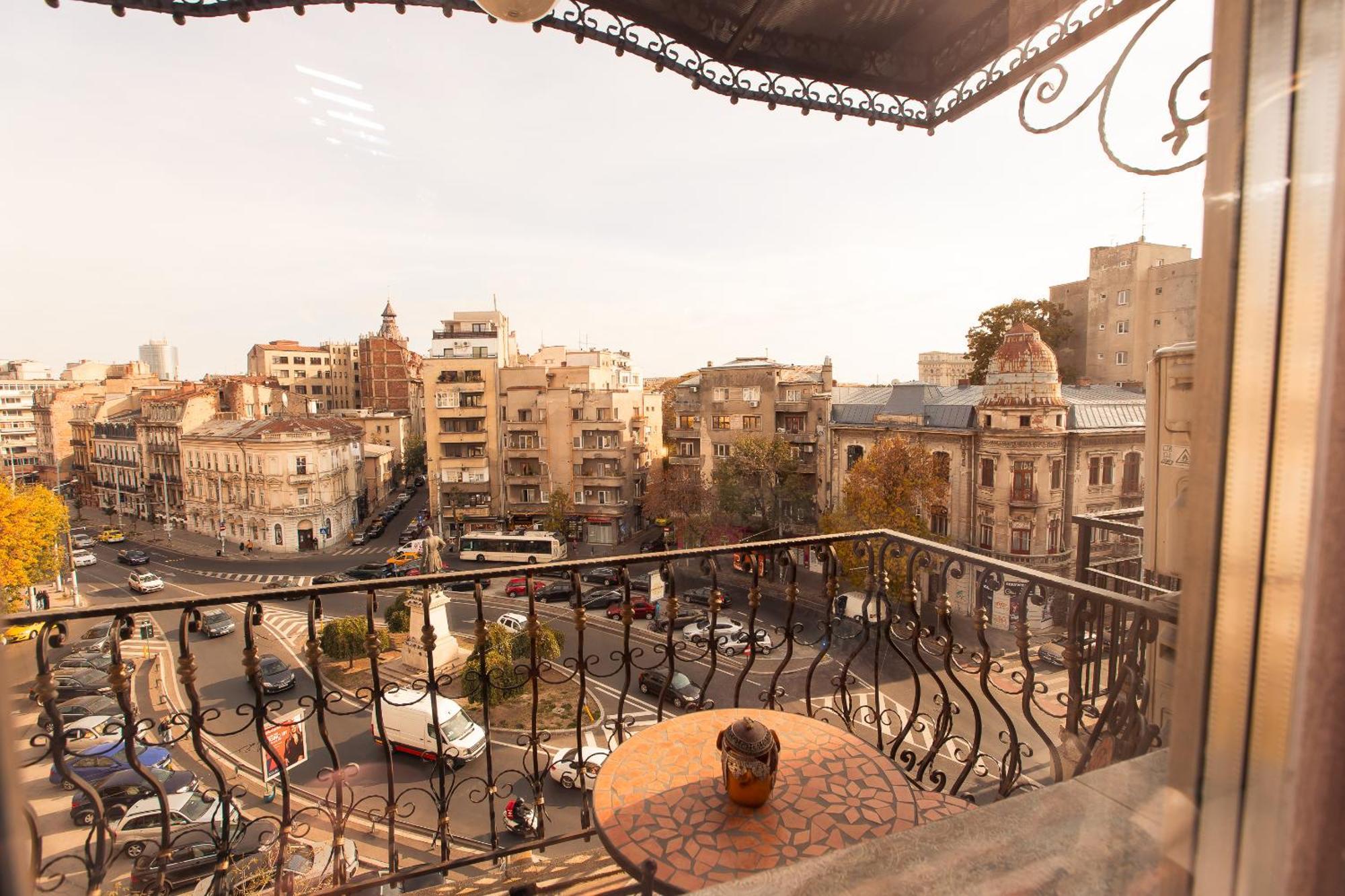 Hidden Gem Antique Apt With Stunning City Views Bucarest Extérieur photo