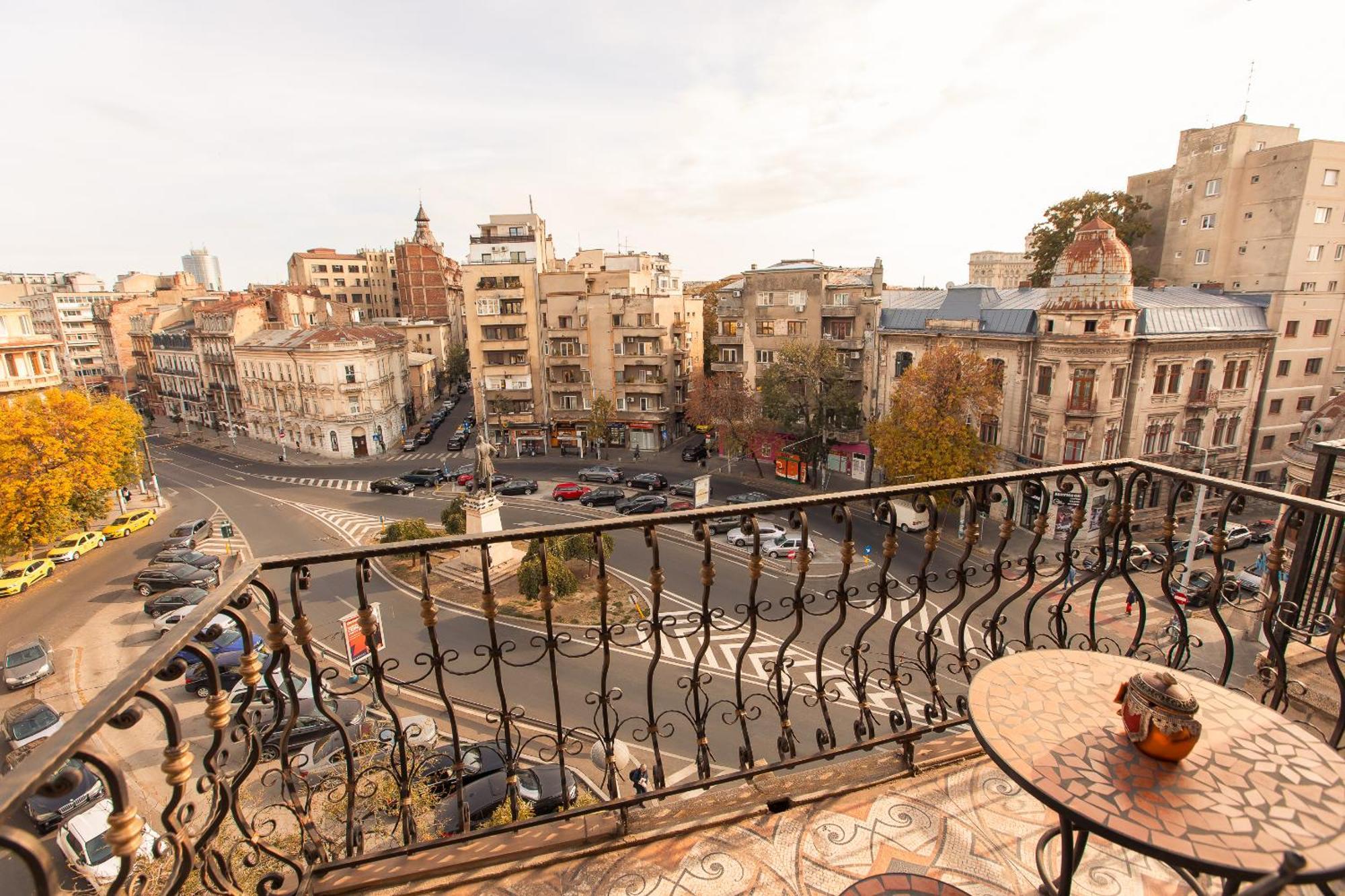 Hidden Gem Antique Apt With Stunning City Views Bucarest Extérieur photo
