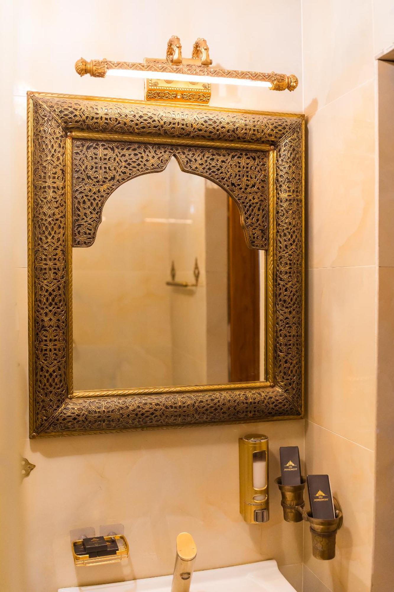 Hidden Gem Antique Apt With Stunning City Views Bucarest Extérieur photo
